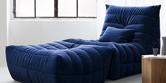 Кресло в интерьере гостиной-11, кресло и пуф ДеФранс на заказ